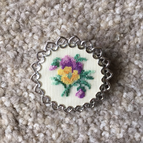 3/$10 Flower brooch pin needle point flower silver - Picture 3 of 13